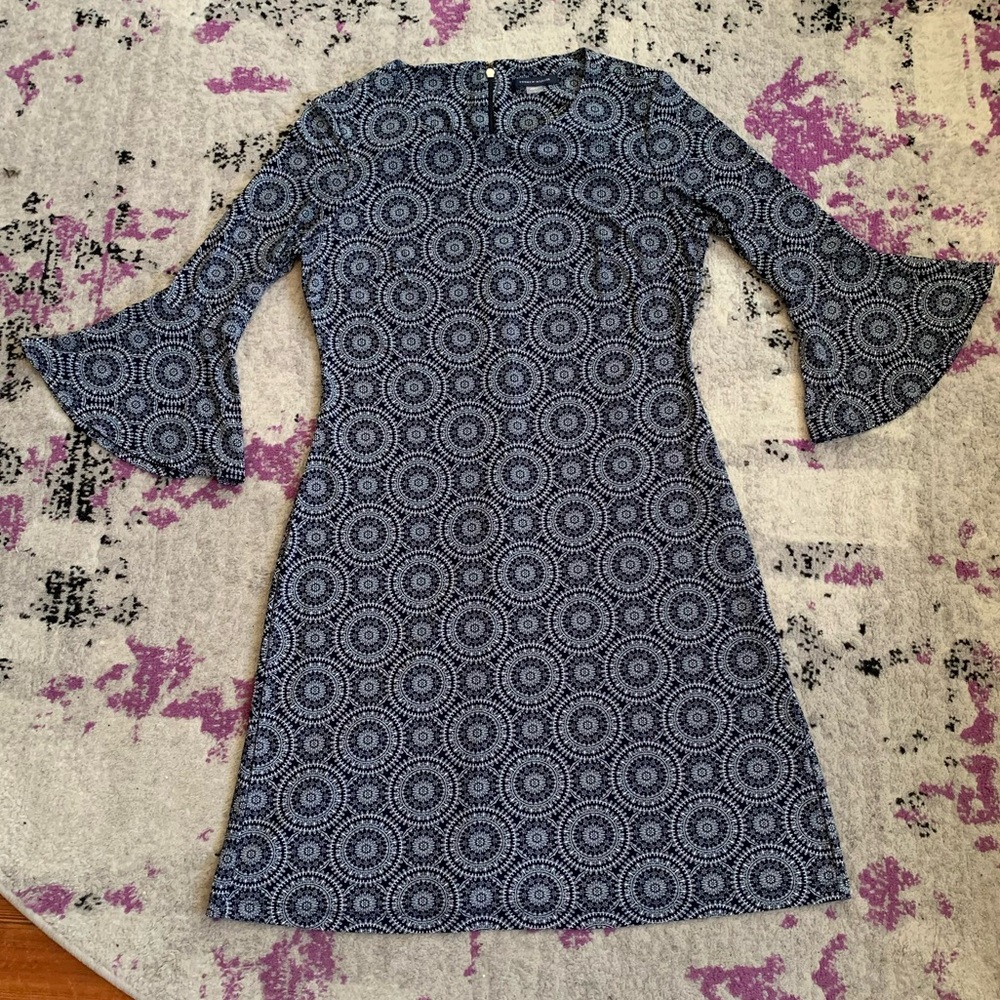 Tommy Hilfiger bell sleeve black patterned dress!